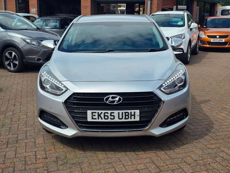 A 2015 HYUNDAI I40 CRDI SE NAV BUSINESS BLUE DRIVE A 2015 HYUNDAI I40 CRDI SE NAV BUSINESS BLUE DRIVE