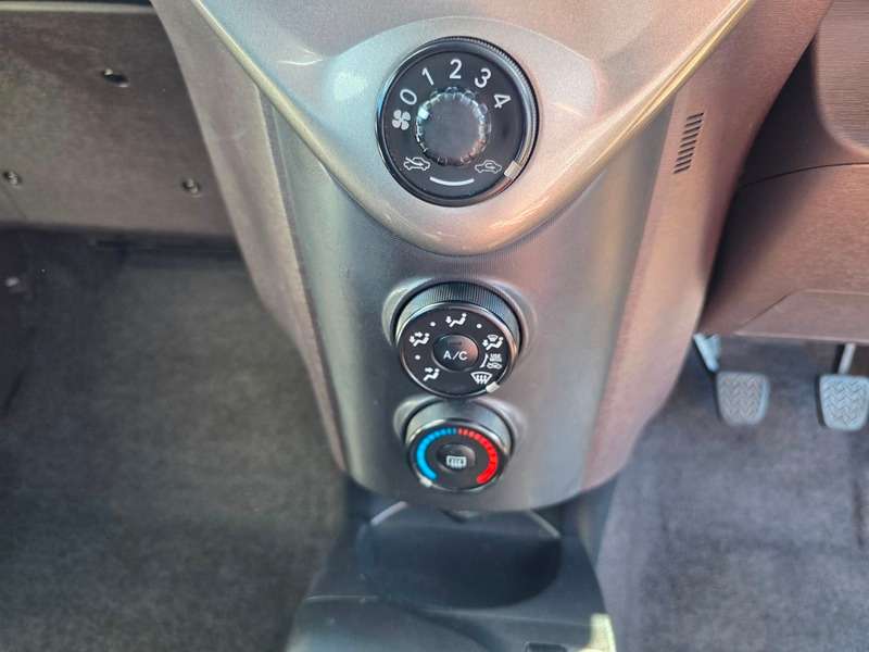 2009 TOYOTA IQ 2009 TOYOTA IQ