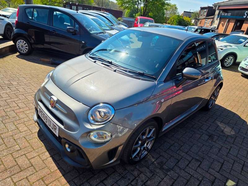 A 2019 ABARTH 500 595 A 2019 ABARTH 500 595