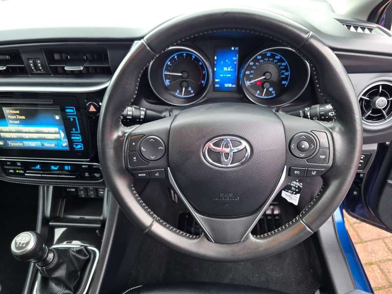 2018 TOYOTA AURIS 2018 TOYOTA AURIS