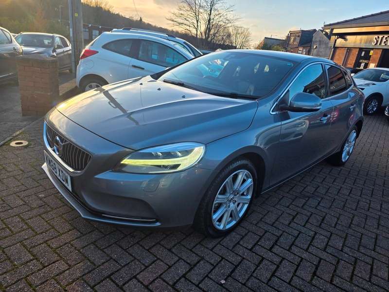2019 VOLVO V40 2019 VOLVO V40