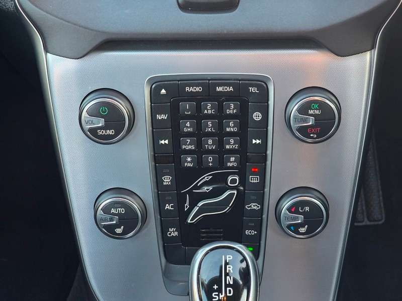 2019 VOLVO V40 2019 VOLVO V40