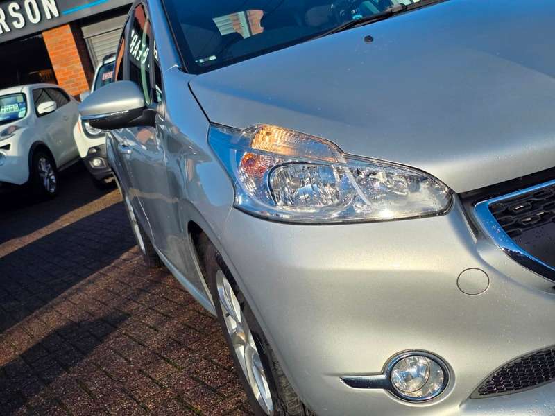 2013 PEUGEOT 208 2013 PEUGEOT 208