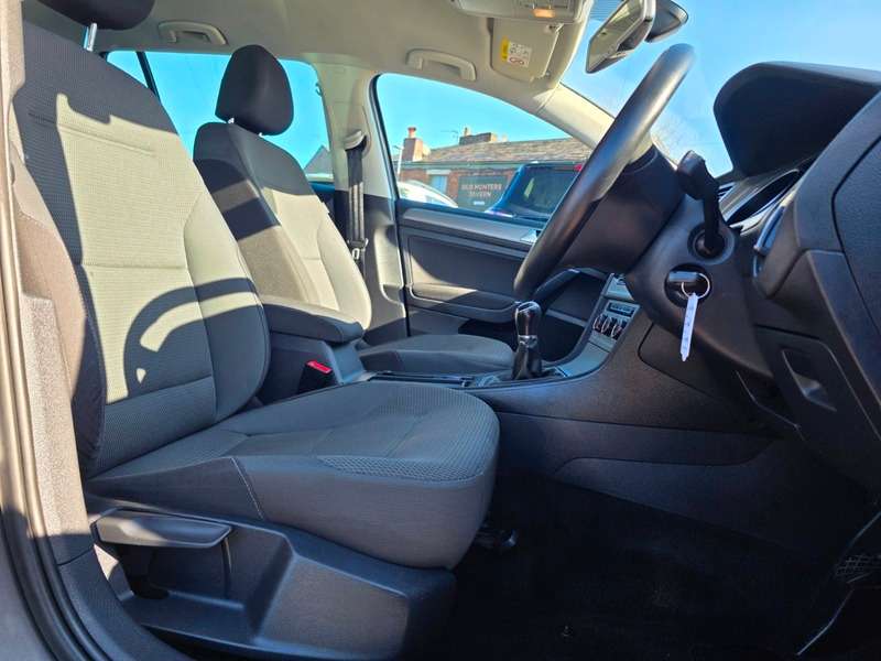 A 2014 VOLKSWAGEN GOLF SE TDI BLUEMOTION TECHNOLOGY A 2014 VOLKSWAGEN GOLF SE TDI BLUEMOTION TECHNOLOGY