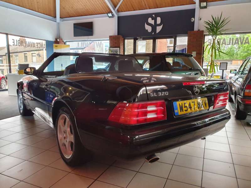 A 2000 MERCEDES SL CLASS SL320 A 2000 MERCEDES SL CLASS SL320