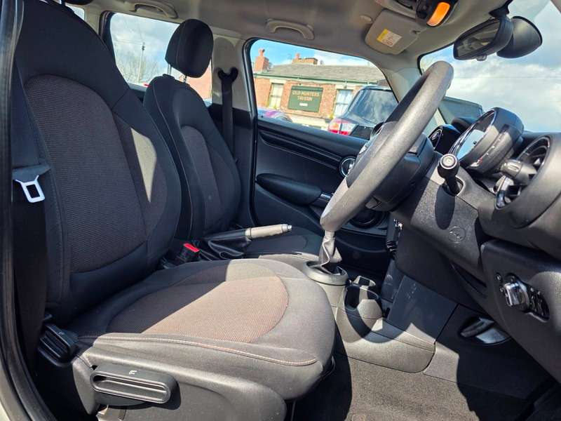A 2017 MINI MINI COOPER A 2017 MINI MINI COOPER