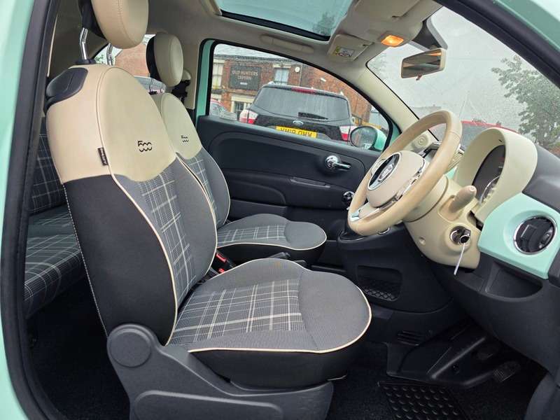 A 2016 FIAT 500 LOUNGE A 2016 FIAT 500 LOUNGE