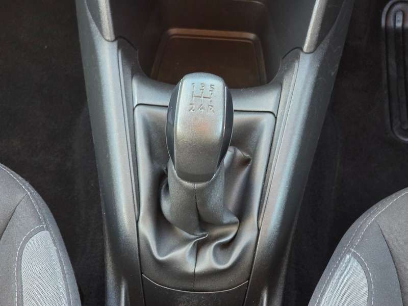 2013 PEUGEOT 208 2013 PEUGEOT 208