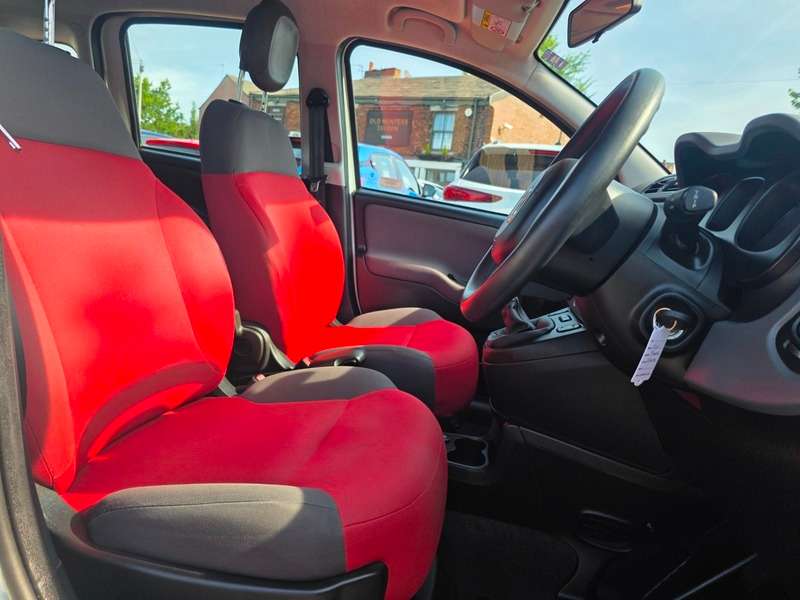 A 2015 FIAT PANDA POP A 2015 FIAT PANDA POP