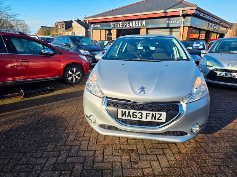 2013 PEUGEOT 208 2013 PEUGEOT 208