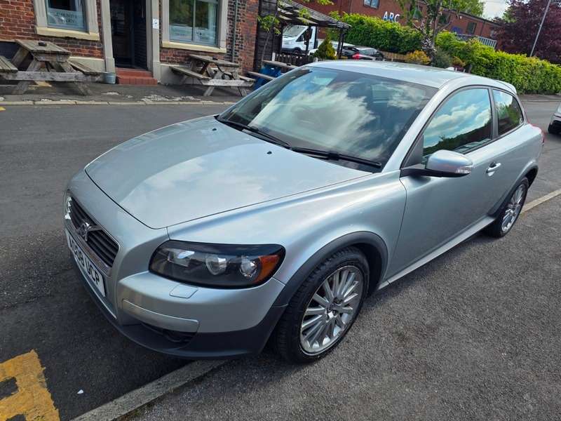 A 2008 VOLVO C30 D5 SE LUX A 2008 VOLVO C30 D5 SE LUX