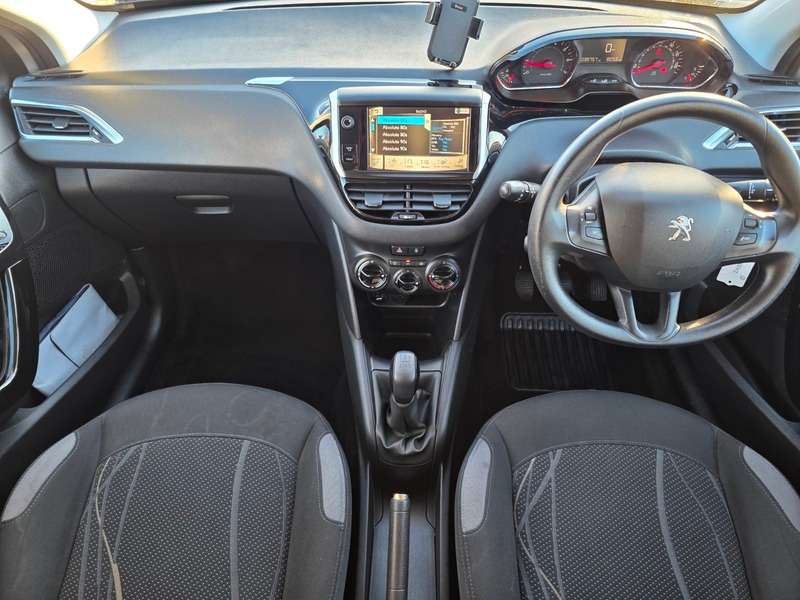 2013 PEUGEOT 208 2013 PEUGEOT 208