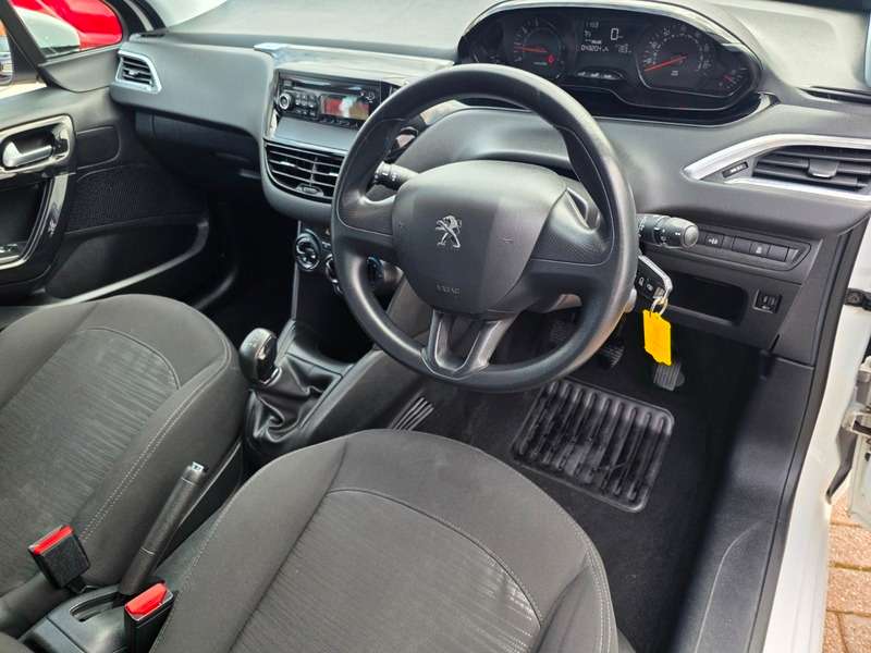 2014 PEUGEOT 208 2014 PEUGEOT 208