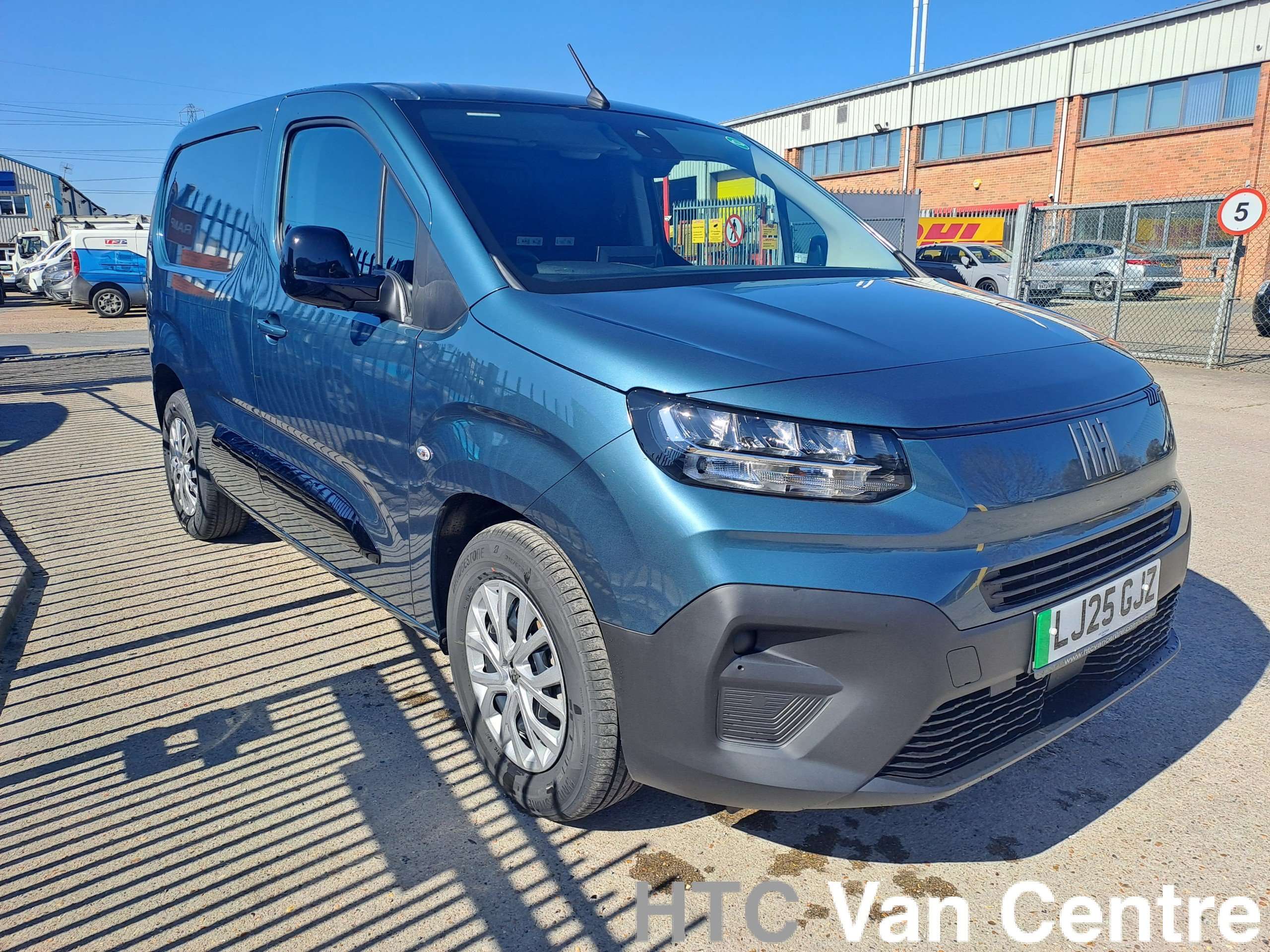 A 2025 FIAT E-DOBLO L1 Electric 136HP Auto 50kWh Primo MY24 A 2025 FIAT E-DOBLO L1 Electric 136HP Auto 50kWh Primo MY24