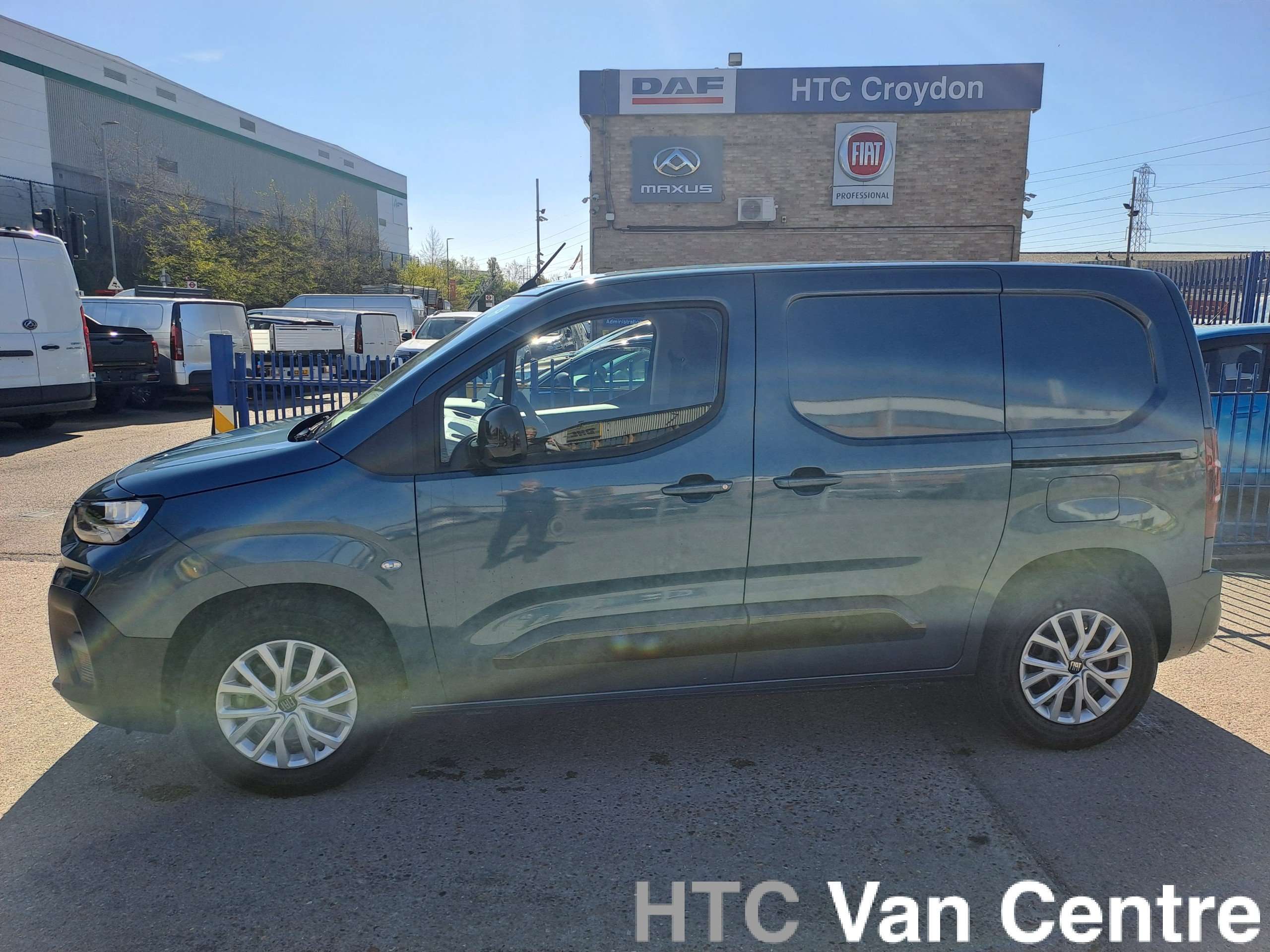 A 2025 FIAT E-DOBLO L1 Electric 136HP Auto 50kWh Primo MY24 A 2025 FIAT E-DOBLO L1 Electric 136HP Auto 50kWh Primo MY24