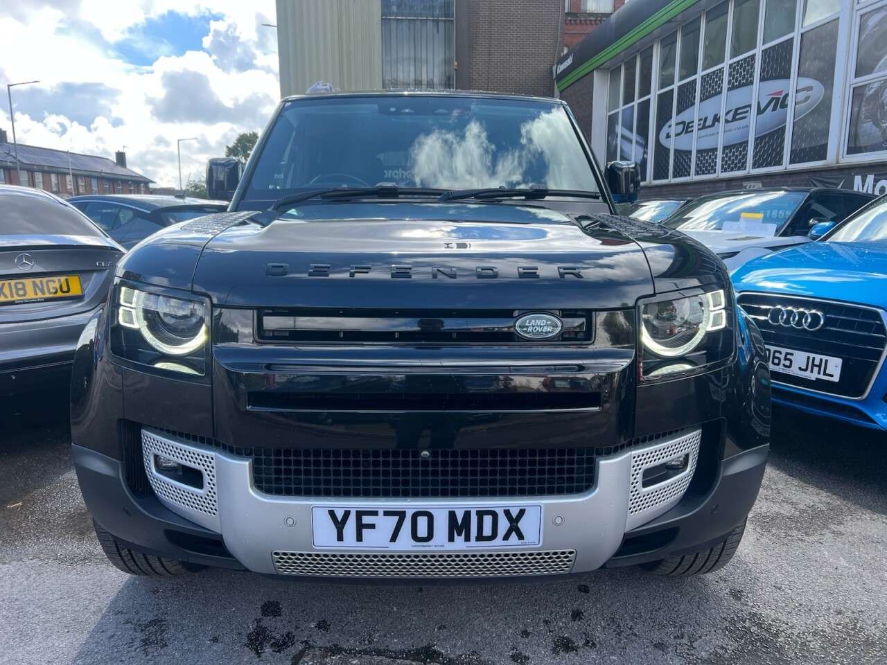 A 2020 LAND ROVER DEFENDER 2.0 Si4 SE SUV 5dr Petrol Auto 4WD Euro 6 (s/s) (300 ps) Stunning Black, gr A 2020 LAND ROVER DEFENDER 2.0 Si4 SE SUV 5dr Petrol Auto 4WD Euro 6 (s/s) (300 ps) Stunning Black, gr