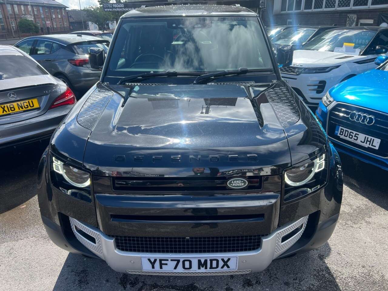A 2020 LAND ROVER DEFENDER 2.0 Si4 SE SUV 5dr Petrol Auto 4WD Euro 6 (s/s) (300 ps) Stunning Black, gr A 2020 LAND ROVER DEFENDER 2.0 Si4 SE SUV 5dr Petrol Auto 4WD Euro 6 (s/s) (300 ps) Stunning Black, gr