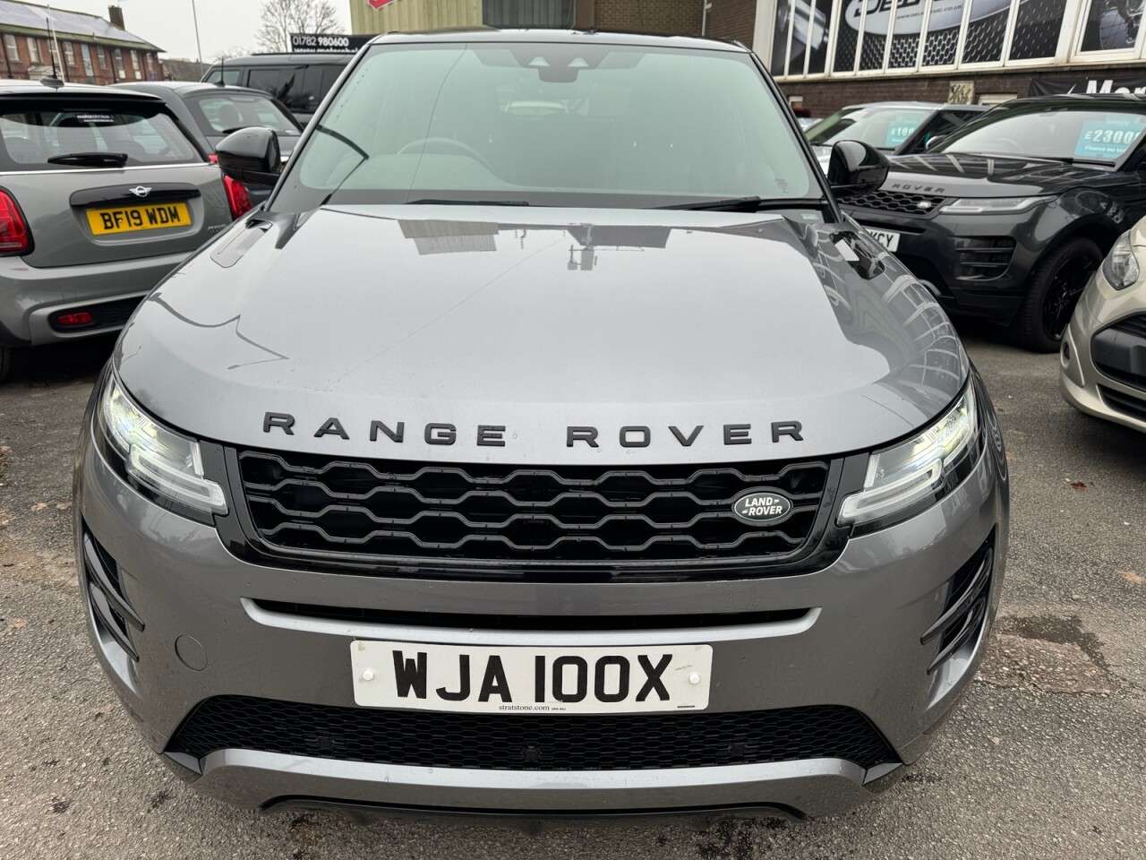 A 2020 LAND ROVER RANGE ROVER EVOQUE 2.0 D180 MHEV R-Dynamic SE SUV 5dr Diesel Auto 4WD Euro 6 (s/s) (180 ps) A 2020 LAND ROVER RANGE ROVER EVOQUE 2.0 D180 MHEV R-Dynamic SE SUV 5dr Diesel Auto 4WD Euro 6 (s/s) (180 ps)