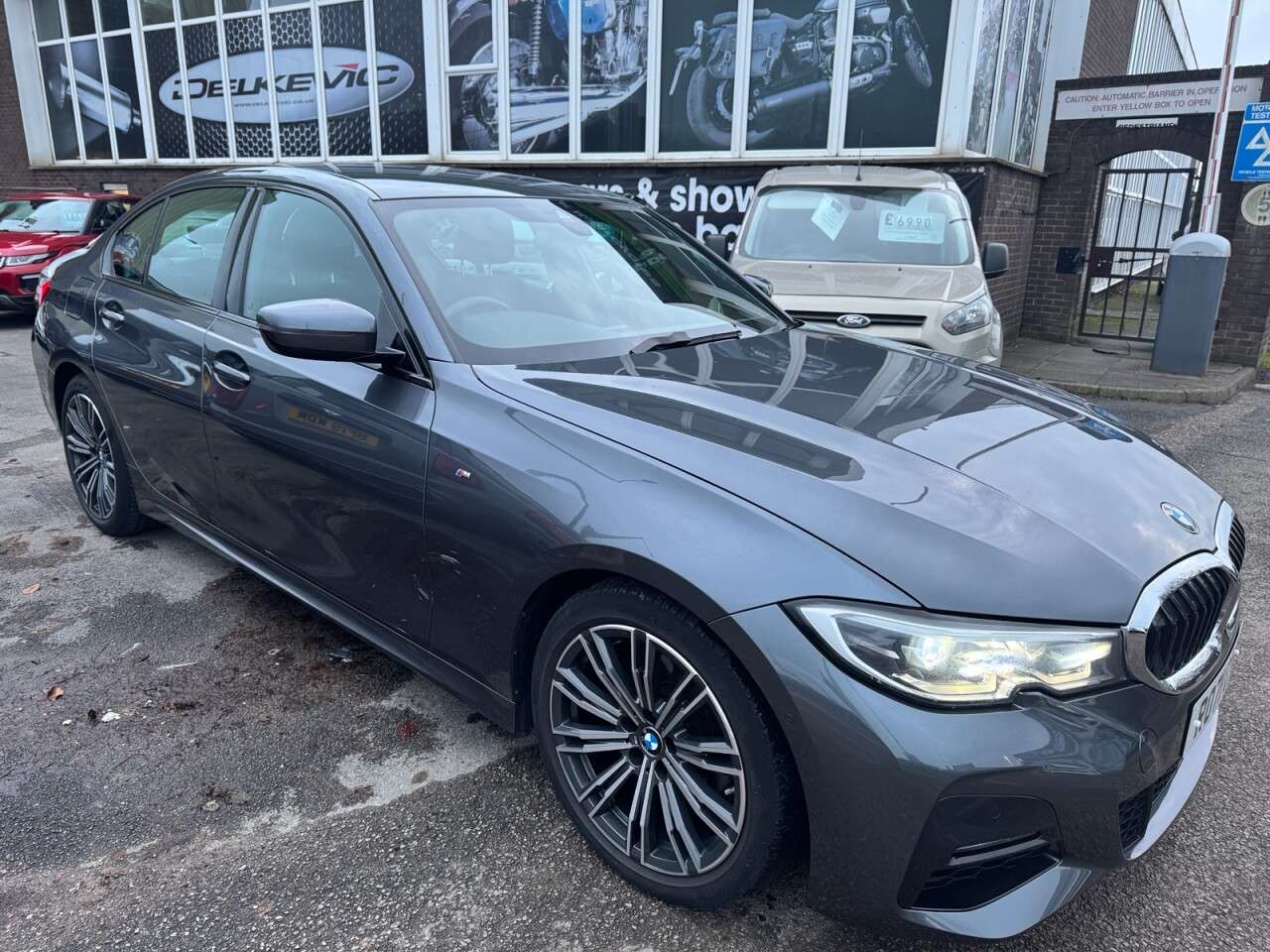 A 2021 BMW 3 SERIES 2.0 320i M Sport Saloon 4dr Petrol Auto Euro 6 (s/s) (184 ps) A 2021 BMW 3 SERIES 2.0 320i M Sport Saloon 4dr Petrol Auto Euro 6 (s/s) (184 ps)