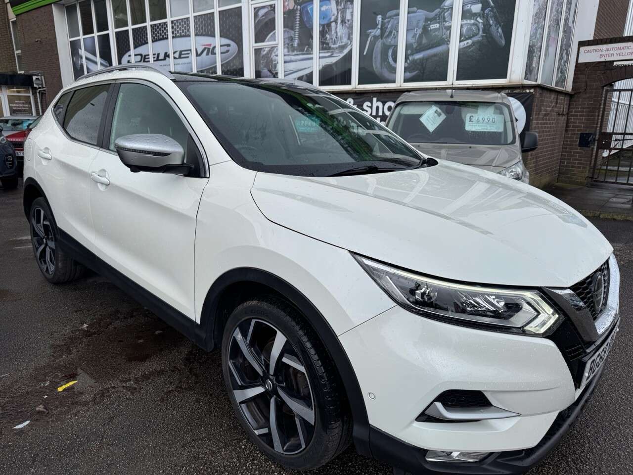 A 2018 NISSAN QASHQAI 1.3 DIG-T Tekna+ SUV 5dr Petrol Manual Euro 6 (s/s) (140 ps) Tekna+, Leathe A 2018 NISSAN QASHQAI 1.3 DIG-T Tekna+ SUV 5dr Petrol Manual Euro 6 (s/s) (140 ps) Tekna+, Leathe