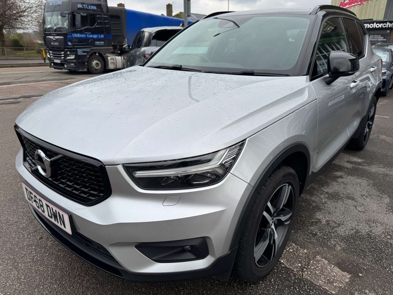 A 2019 VOLVO XC40 2.0 T4 R-Design SUV 5dr Petrol Auto AWD Euro 6 (s/s) (190 ps) Beautiful mod A 2019 VOLVO XC40 2.0 T4 R-Design SUV 5dr Petrol Auto AWD Euro 6 (s/s) (190 ps) Beautiful mod