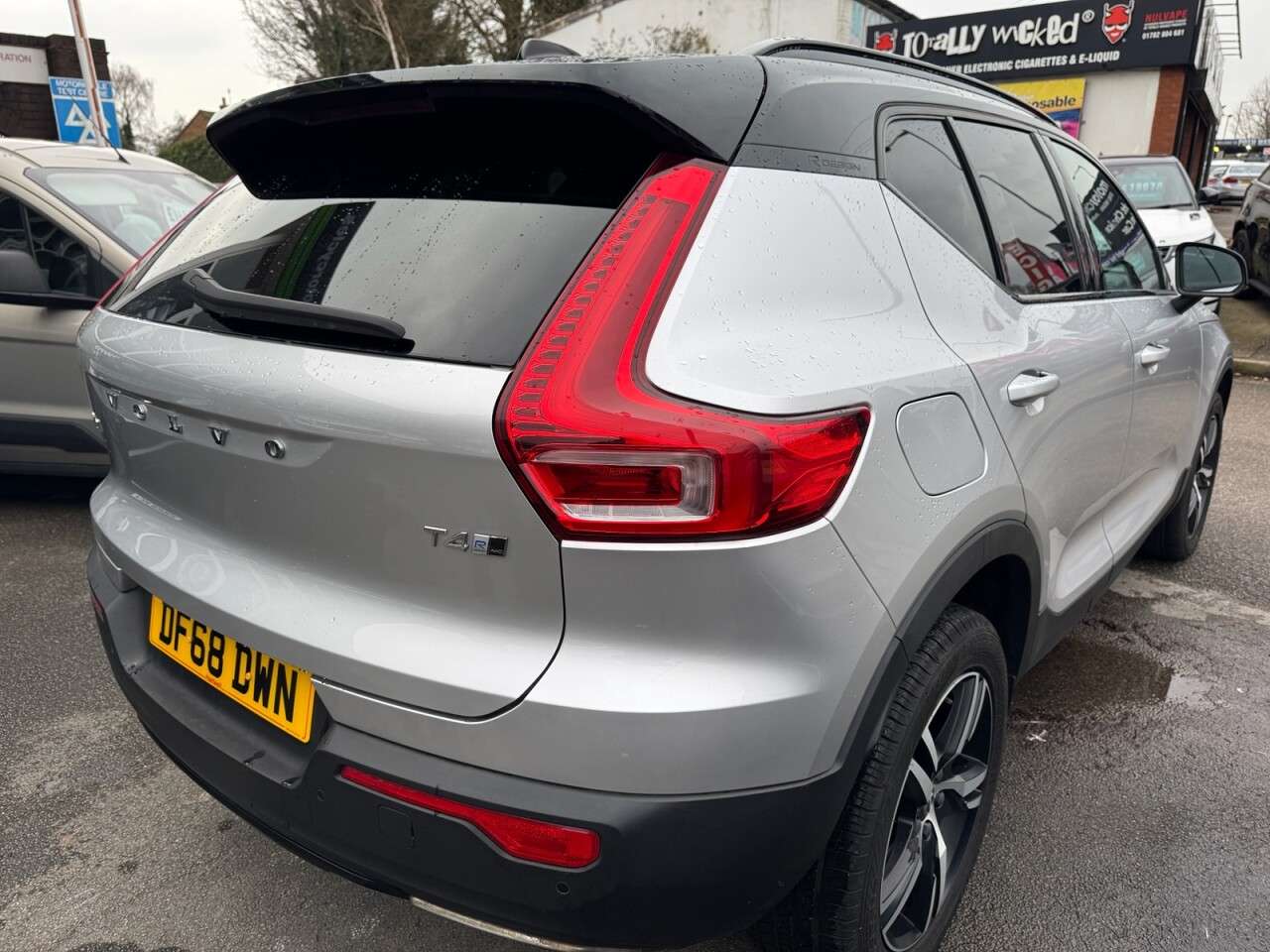 2019 VOLVO XC40 2019 VOLVO XC40