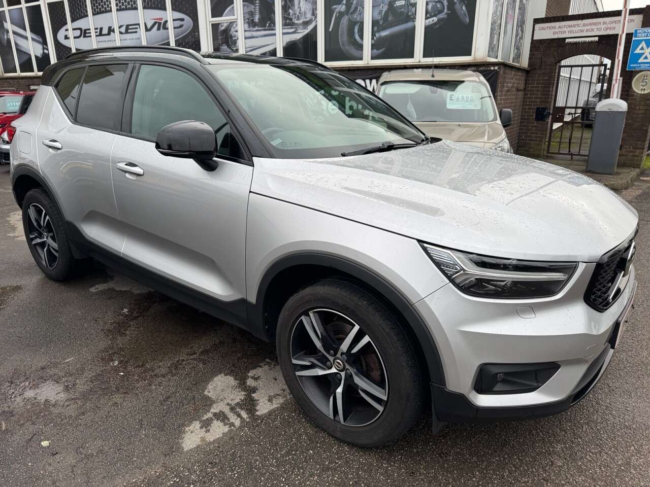 2019 VOLVO XC40 2019 VOLVO XC40