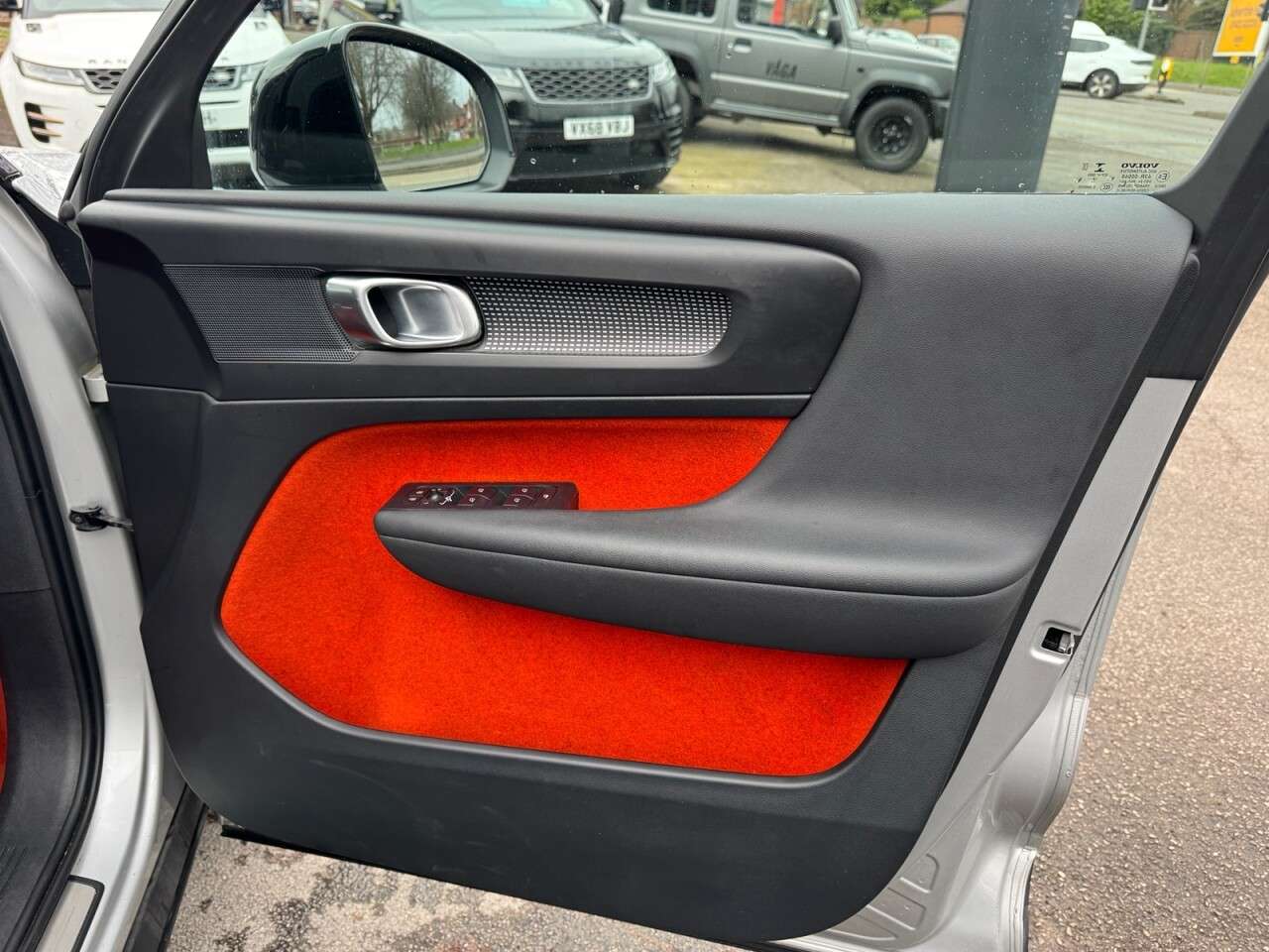 2019 VOLVO XC40 2019 VOLVO XC40