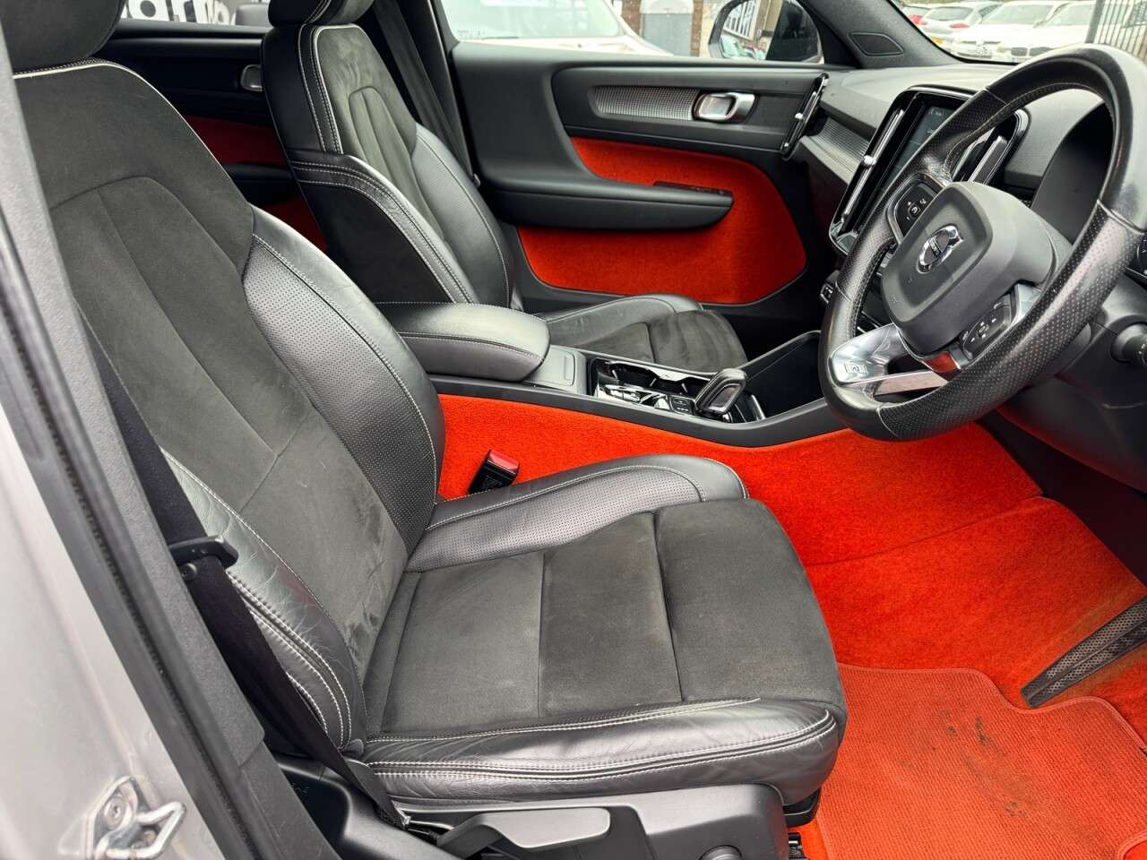 2019 VOLVO XC40 2019 VOLVO XC40