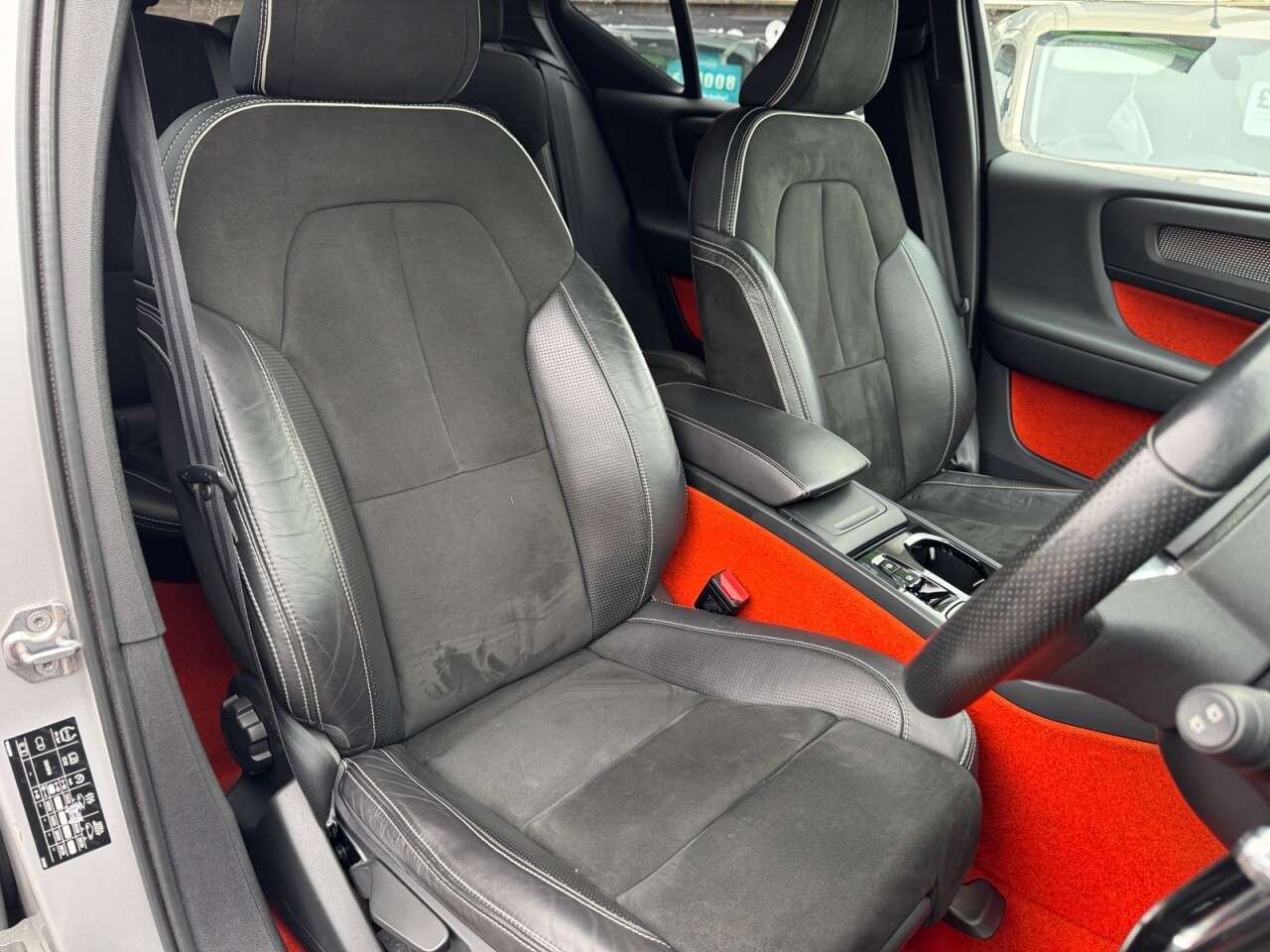 2019 VOLVO XC40 2019 VOLVO XC40
