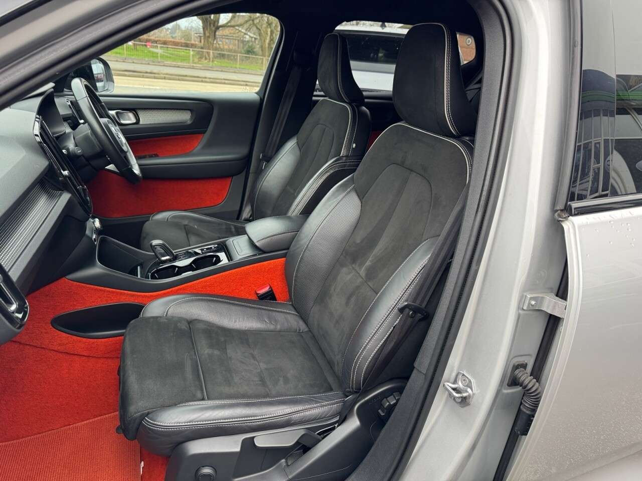 2019 VOLVO XC40 2019 VOLVO XC40