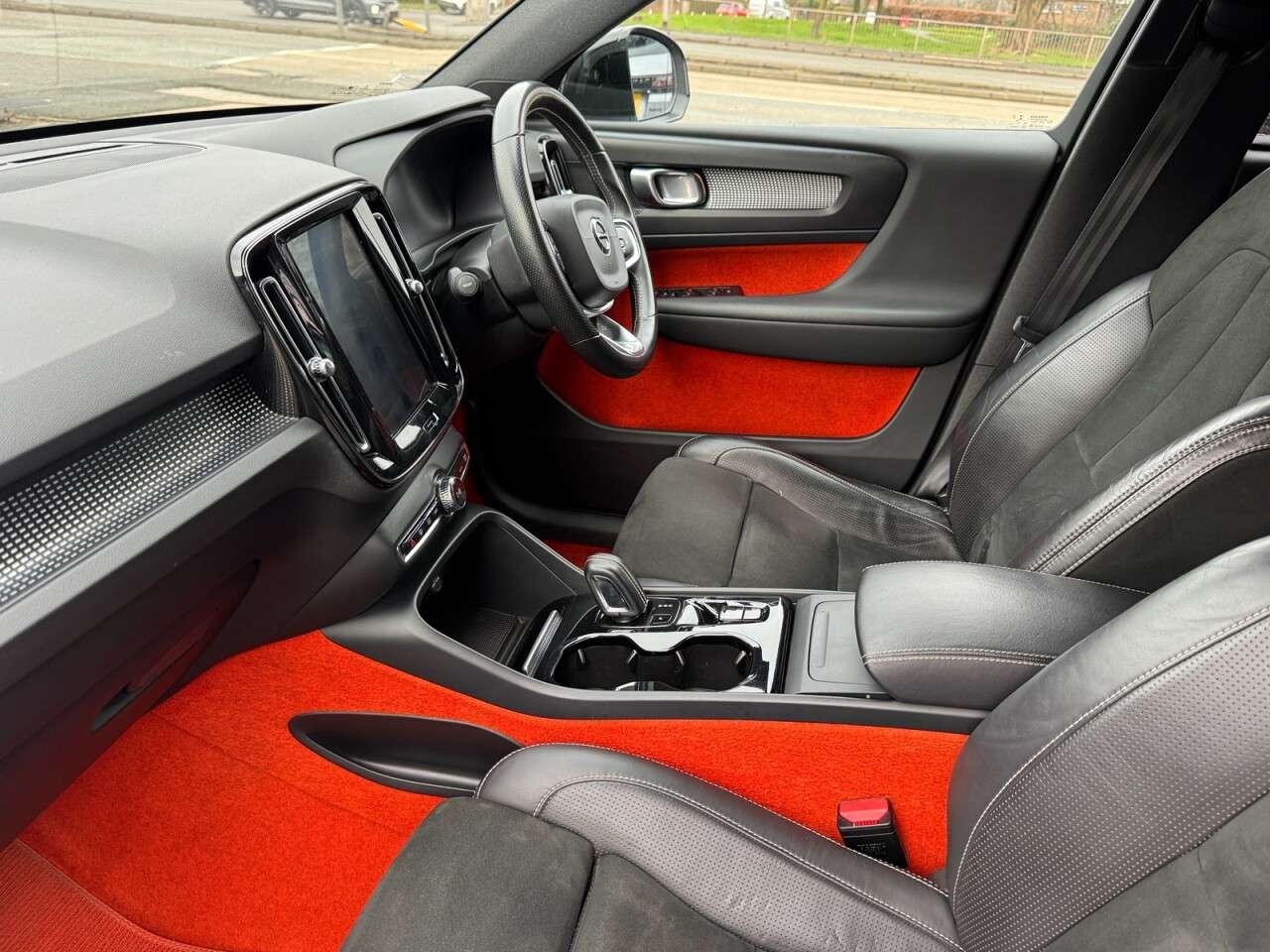 2019 VOLVO XC40 2019 VOLVO XC40
