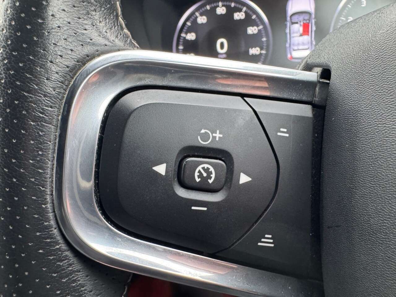 2019 VOLVO XC40 2019 VOLVO XC40