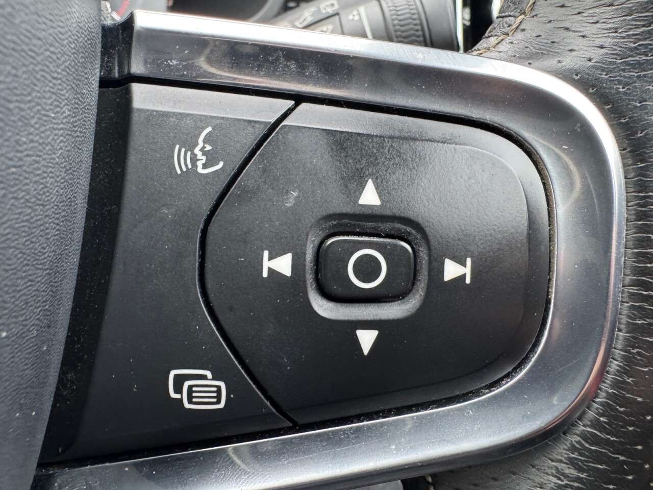 2019 VOLVO XC40 2019 VOLVO XC40