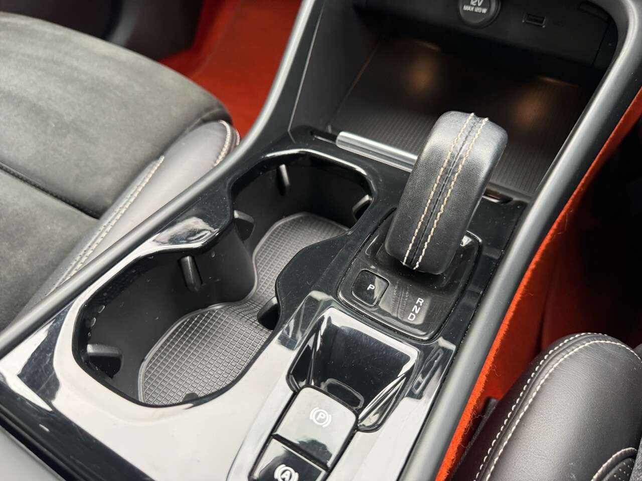 2019 VOLVO XC40 2019 VOLVO XC40