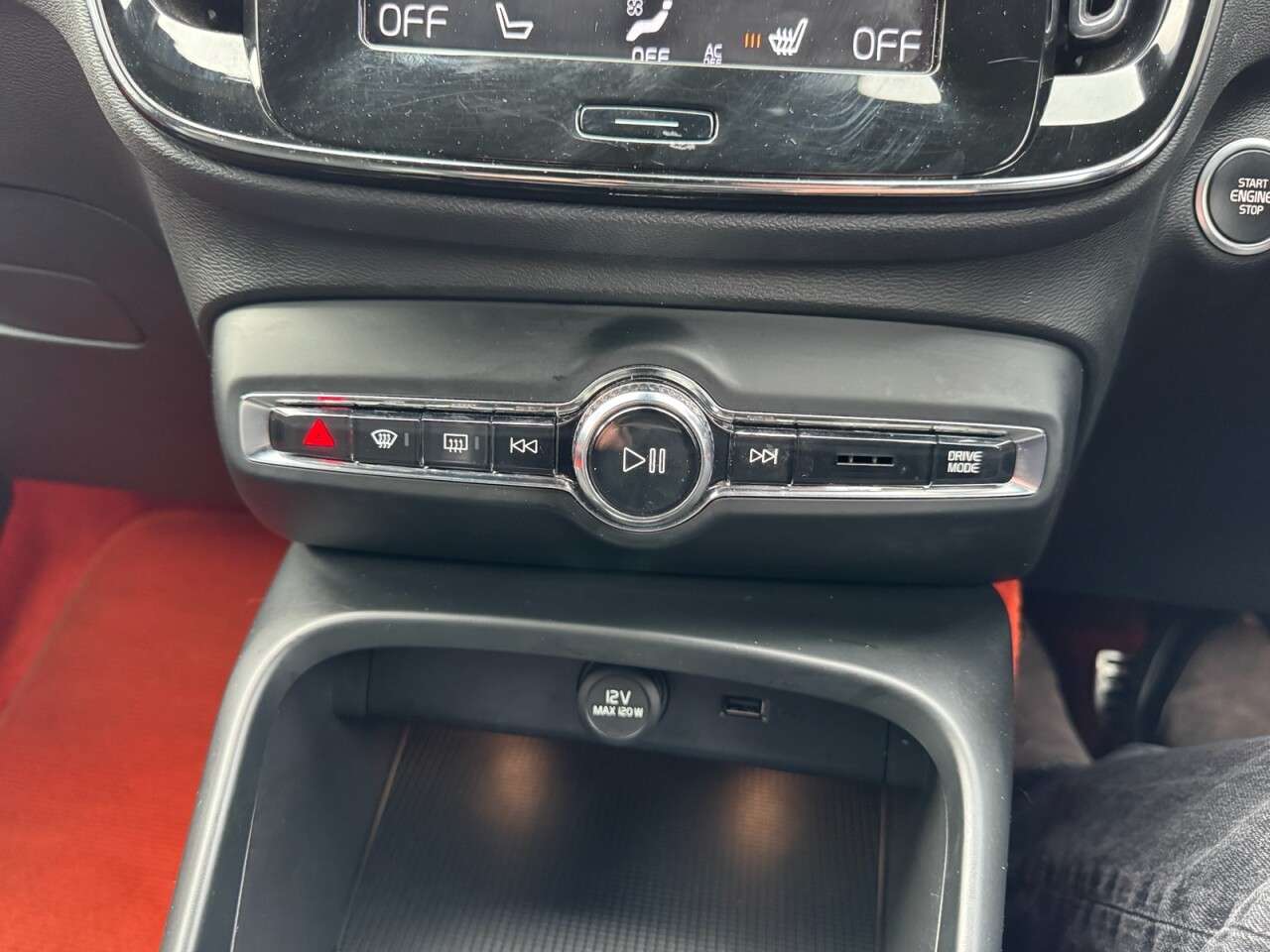 2019 VOLVO XC40 2019 VOLVO XC40