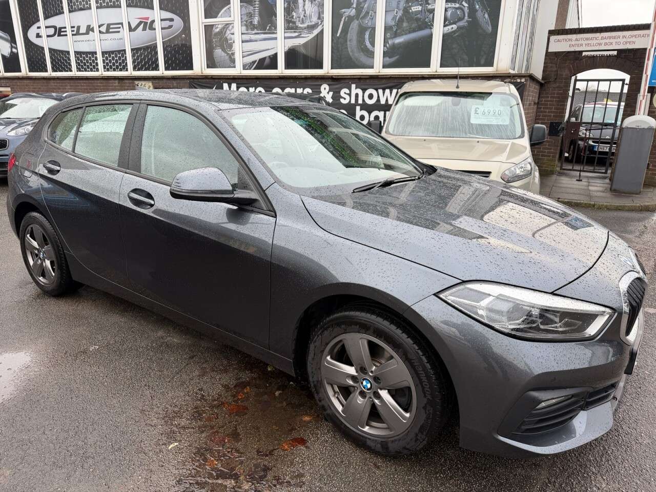 A 2021 BMW 1 SERIES 1.5 118i SE (LCP) Hatchback 5dr Petrol Manual Euro 6 (s/s) (136 ps) ! owner A 2021 BMW 1 SERIES 1.5 118i SE (LCP) Hatchback 5dr Petrol Manual Euro 6 (s/s) (136 ps) ! owner