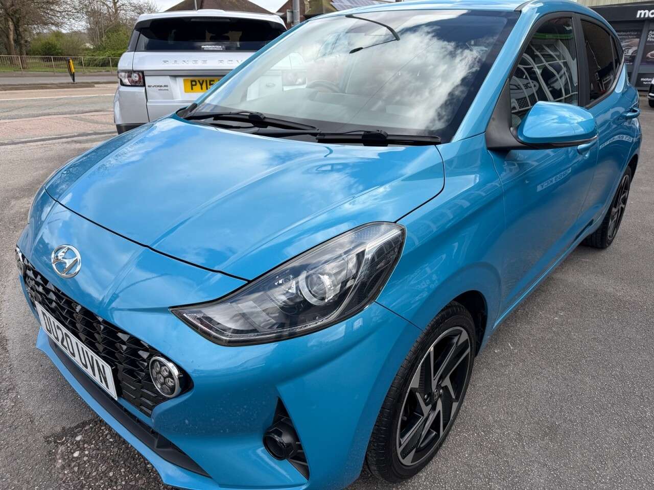 A 2020 HYUNDAI I10 1.0 Premium Hatchback 5dr Petrol Manual Euro 6 (s/s) (67 ps) 67PS ULEZ 5dr A 2020 HYUNDAI I10 1.0 Premium Hatchback 5dr Petrol Manual Euro 6 (s/s) (67 ps) 67PS ULEZ 5dr