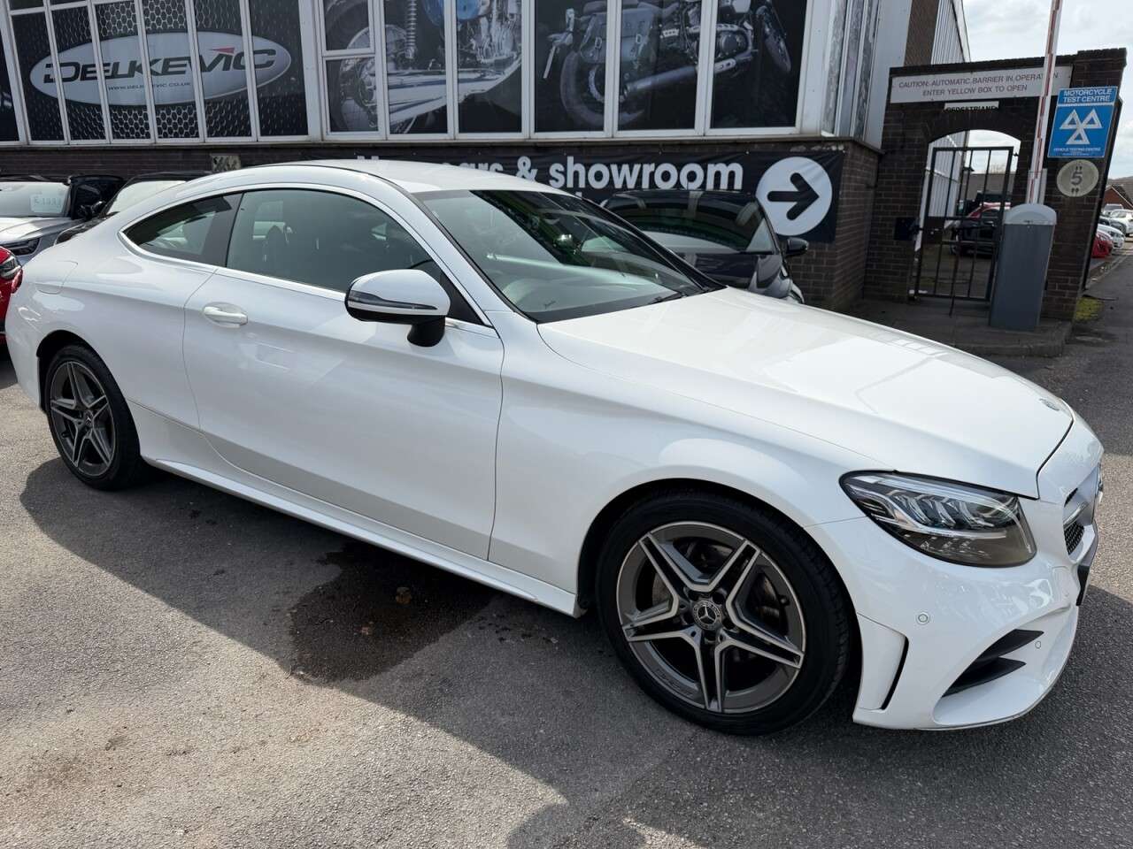 A 2019 MERCEDES-BENZ C-CLASS 2.0 C220d AMG Line Coupe 2dr Diesel G-Tronic+ Euro 6 (s/s) (194 ps) 194PS A A 2019 MERCEDES-BENZ C-CLASS 2.0 C220d AMG Line Coupe 2dr Diesel G-Tronic+ Euro 6 (s/s) (194 ps) 194PS A