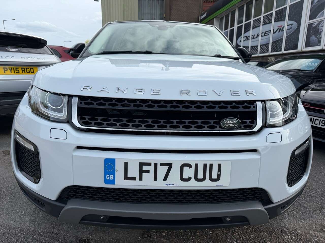 A 2017 LAND ROVER RANGE ROVER EVOQUE 2.0 eD4 SE Tech SUV 5dr Diesel Manual FWD Euro 6 (s/s) (150 ps) A 2017 LAND ROVER RANGE ROVER EVOQUE 2.0 eD4 SE Tech SUV 5dr Diesel Manual FWD Euro 6 (s/s) (150 ps)