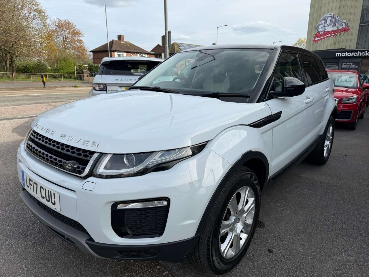 A 2017 LAND ROVER RANGE ROVER EVOQUE 2.0 eD4 SE Tech SUV 5dr Diesel Manual FWD Euro 6 (s/s) (150 ps) A 2017 LAND ROVER RANGE ROVER EVOQUE 2.0 eD4 SE Tech SUV 5dr Diesel Manual FWD Euro 6 (s/s) (150 ps)