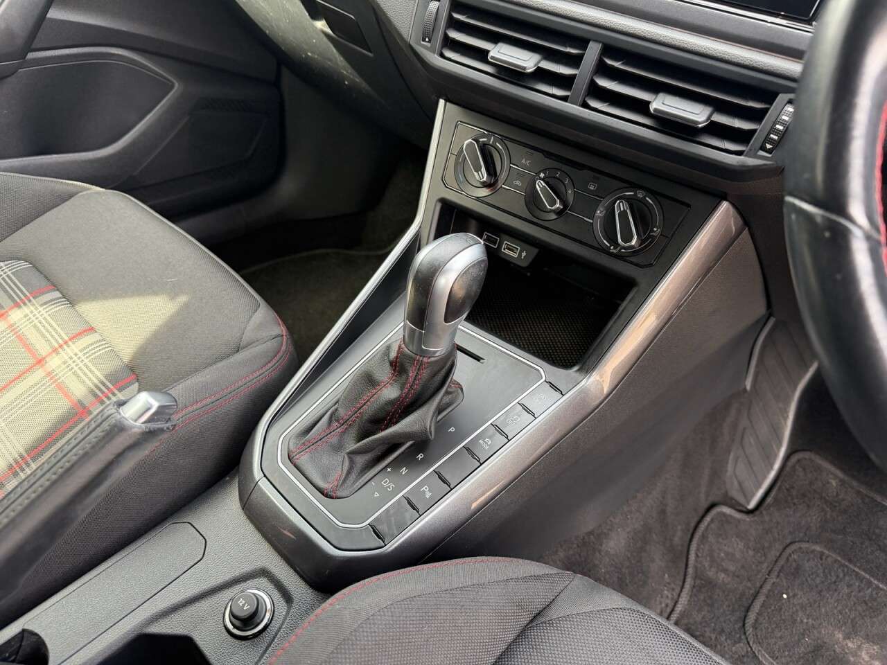 2019 VOLKSWAGEN POLO 2019 VOLKSWAGEN POLO