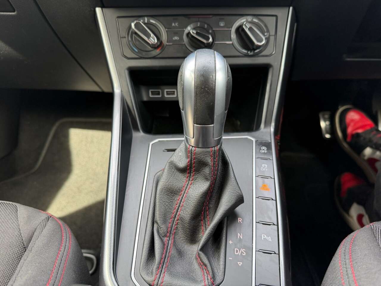 2019 VOLKSWAGEN POLO 2019 VOLKSWAGEN POLO