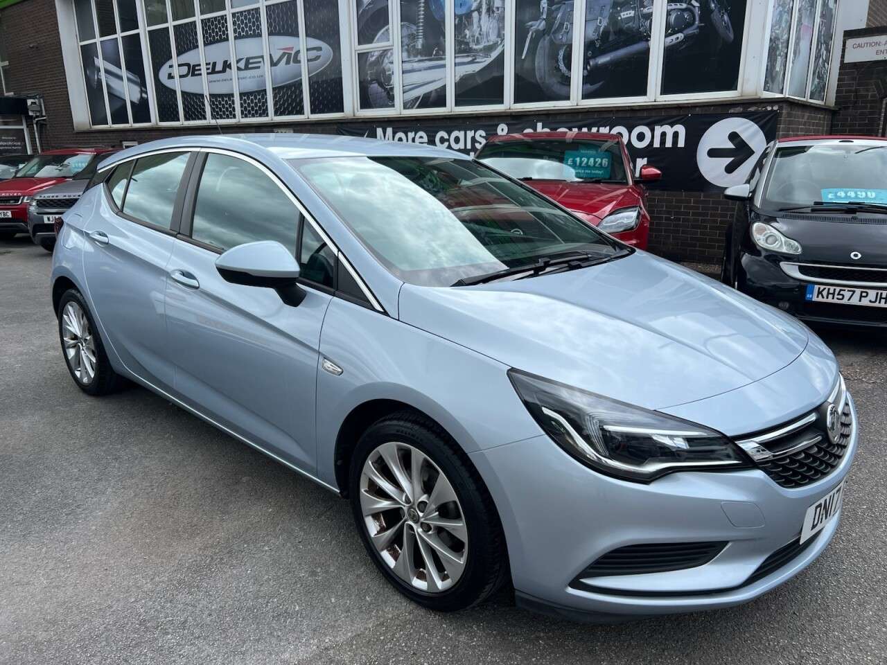 A 2017 VAUXHALL ASTRA 1.4i Turbo Design Hatchback 5dr Petrol Auto Euro 6 (s/s) (150 ps) 150PS Aut A 2017 VAUXHALL ASTRA 1.4i Turbo Design Hatchback 5dr Petrol Auto Euro 6 (s/s) (150 ps) 150PS Aut