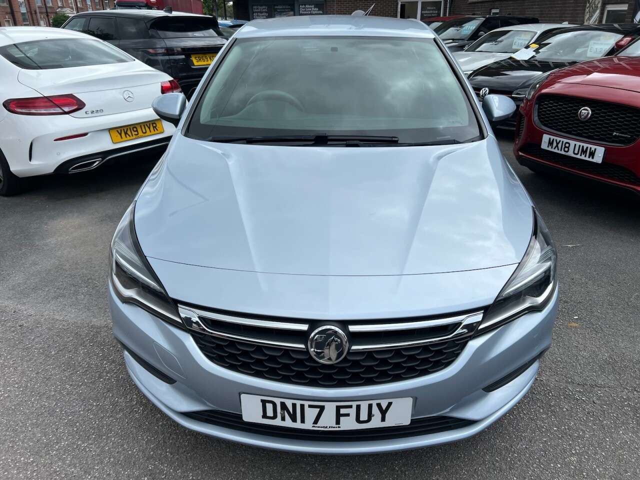 A 2017 VAUXHALL ASTRA 1.4i Turbo Design Hatchback 5dr Petrol Auto Euro 6 (s/s) (150 ps) 150PS Aut A 2017 VAUXHALL ASTRA 1.4i Turbo Design Hatchback 5dr Petrol Auto Euro 6 (s/s) (150 ps) 150PS Aut