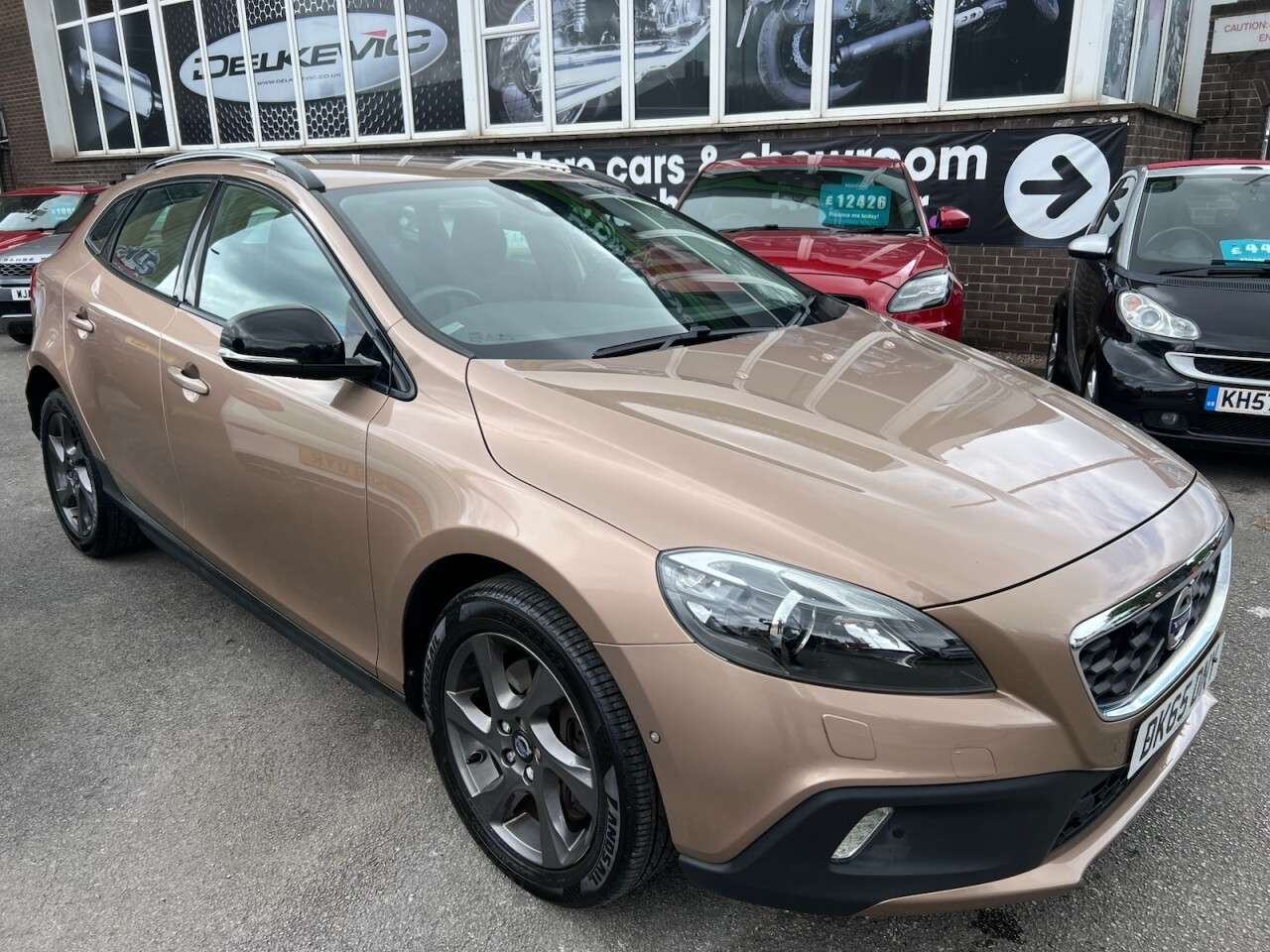 A 2015 VOLVO V40 CROSS COUNTRY 2.0 D2 Lux Hatchback 5dr Diesel Auto Euro 6 (s/s) (120 ps) Auto ULEZ Lux Ec A 2015 VOLVO V40 CROSS COUNTRY 2.0 D2 Lux Hatchback 5dr Diesel Auto Euro 6 (s/s) (120 ps) Auto ULEZ Lux Ec
