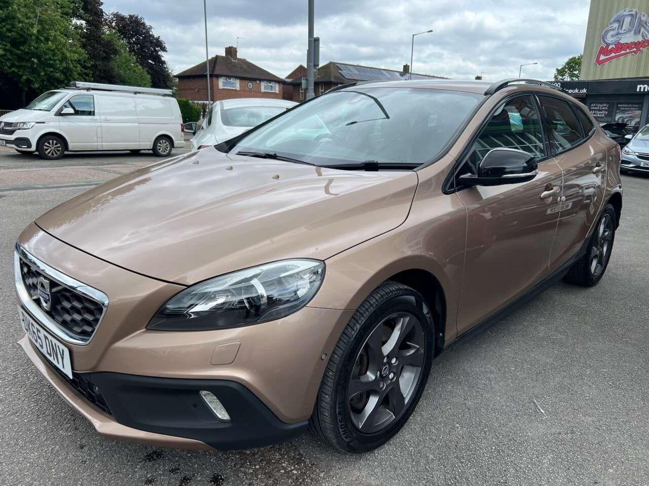 A 2015 VOLVO V40 CROSS COUNTRY 2.0 D2 Lux Hatchback 5dr Diesel Auto Euro 6 (s/s) (120 ps) Auto ULEZ Lux Ec A 2015 VOLVO V40 CROSS COUNTRY 2.0 D2 Lux Hatchback 5dr Diesel Auto Euro 6 (s/s) (120 ps) Auto ULEZ Lux Ec