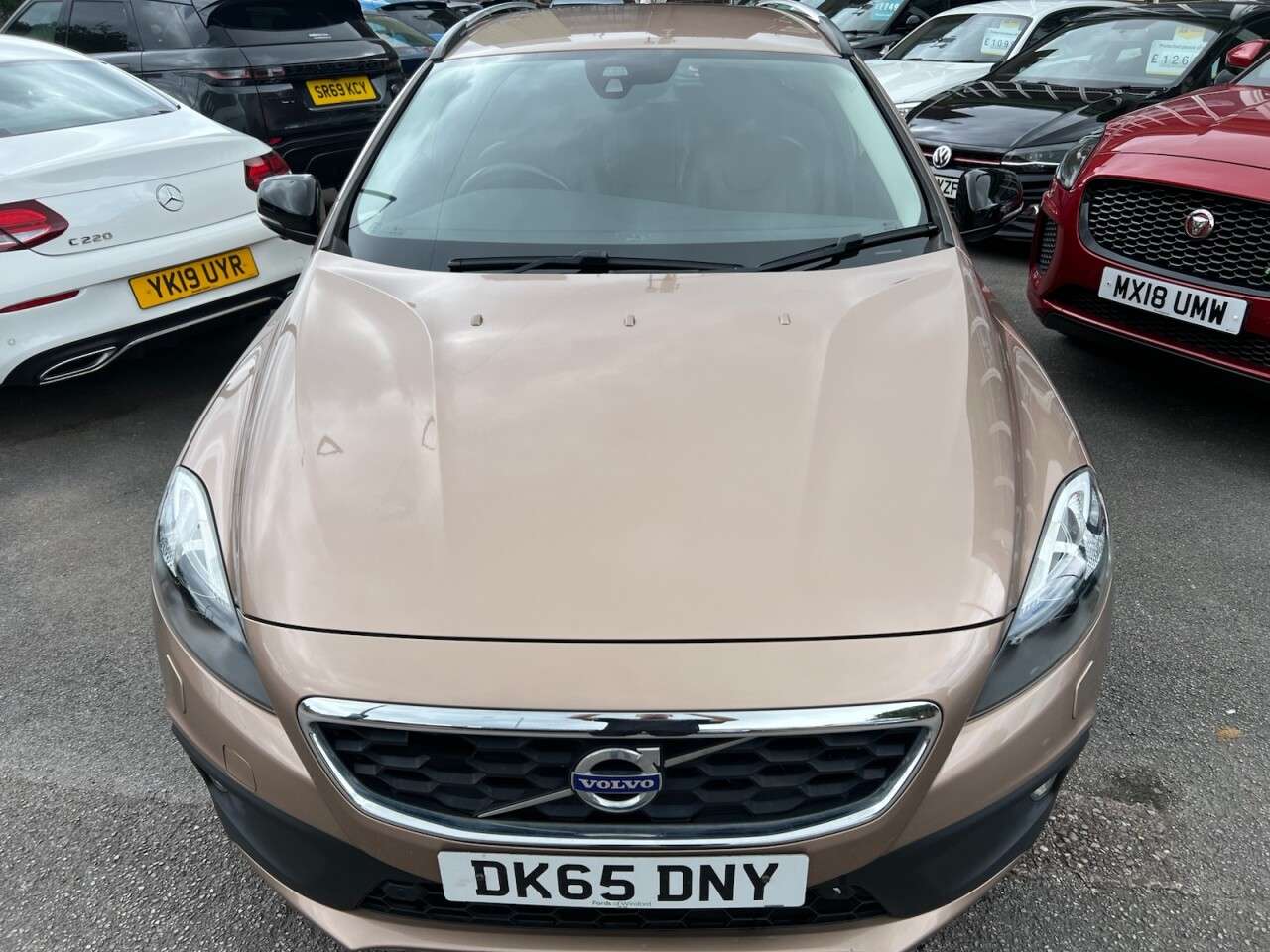 A 2015 VOLVO V40 CROSS COUNTRY 2.0 D2 Lux Hatchback 5dr Diesel Auto Euro 6 (s/s) (120 ps) Auto ULEZ Lux Ec A 2015 VOLVO V40 CROSS COUNTRY 2.0 D2 Lux Hatchback 5dr Diesel Auto Euro 6 (s/s) (120 ps) Auto ULEZ Lux Ec
