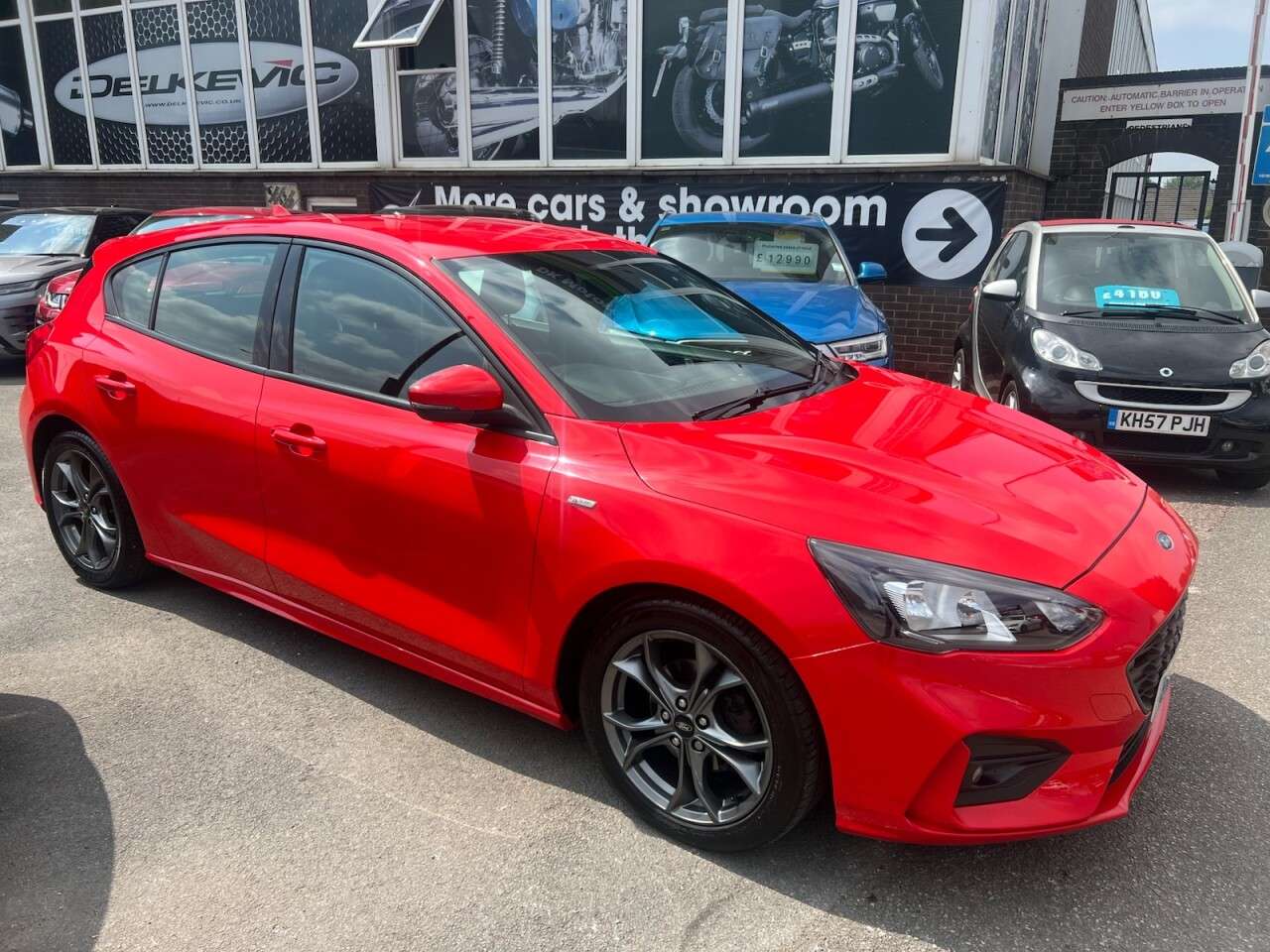 A 2019 FORD FOCUS 1.0T EcoBoost ST-Line Hatchback 5dr Petrol Auto Euro 6 (s/s) (125 ps) A 2019 FORD FOCUS 1.0T EcoBoost ST-Line Hatchback 5dr Petrol Auto Euro 6 (s/s) (125 ps)