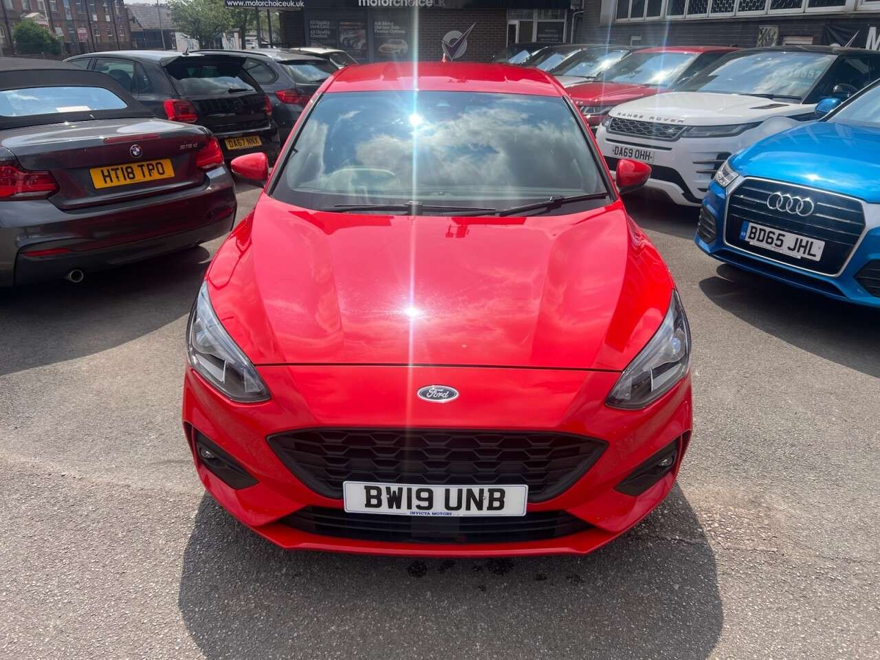 A 2019 FORD FOCUS 1.0T EcoBoost ST-Line Hatchback 5dr Petrol Auto Euro 6 (s/s) (125 ps) A 2019 FORD FOCUS 1.0T EcoBoost ST-Line Hatchback 5dr Petrol Auto Euro 6 (s/s) (125 ps)